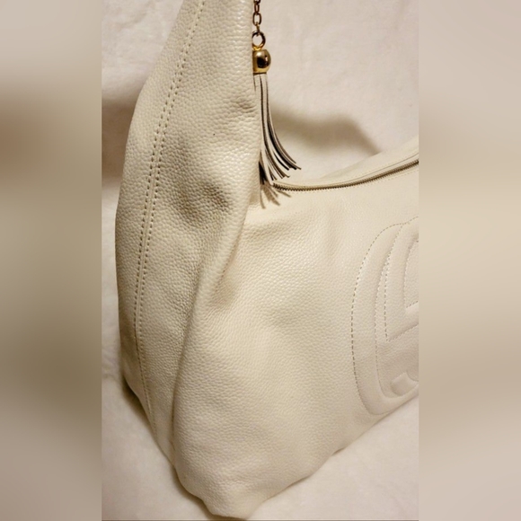 This is a beautifully well kept GUCCI Soho HOBO bag - Picture 3 of 9